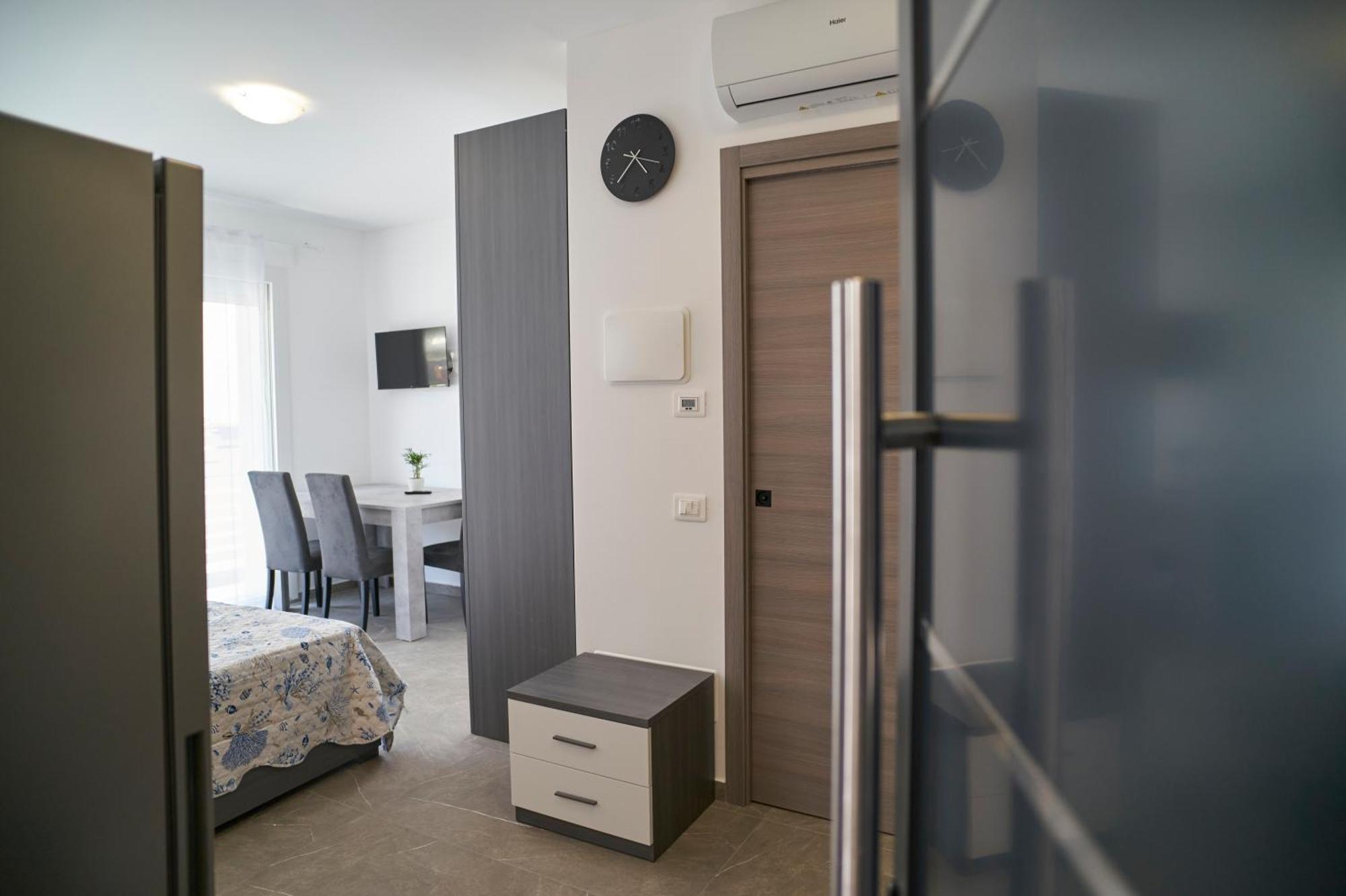 Villa Borghesi Suites Fronte Mare Rimini Exterior photo