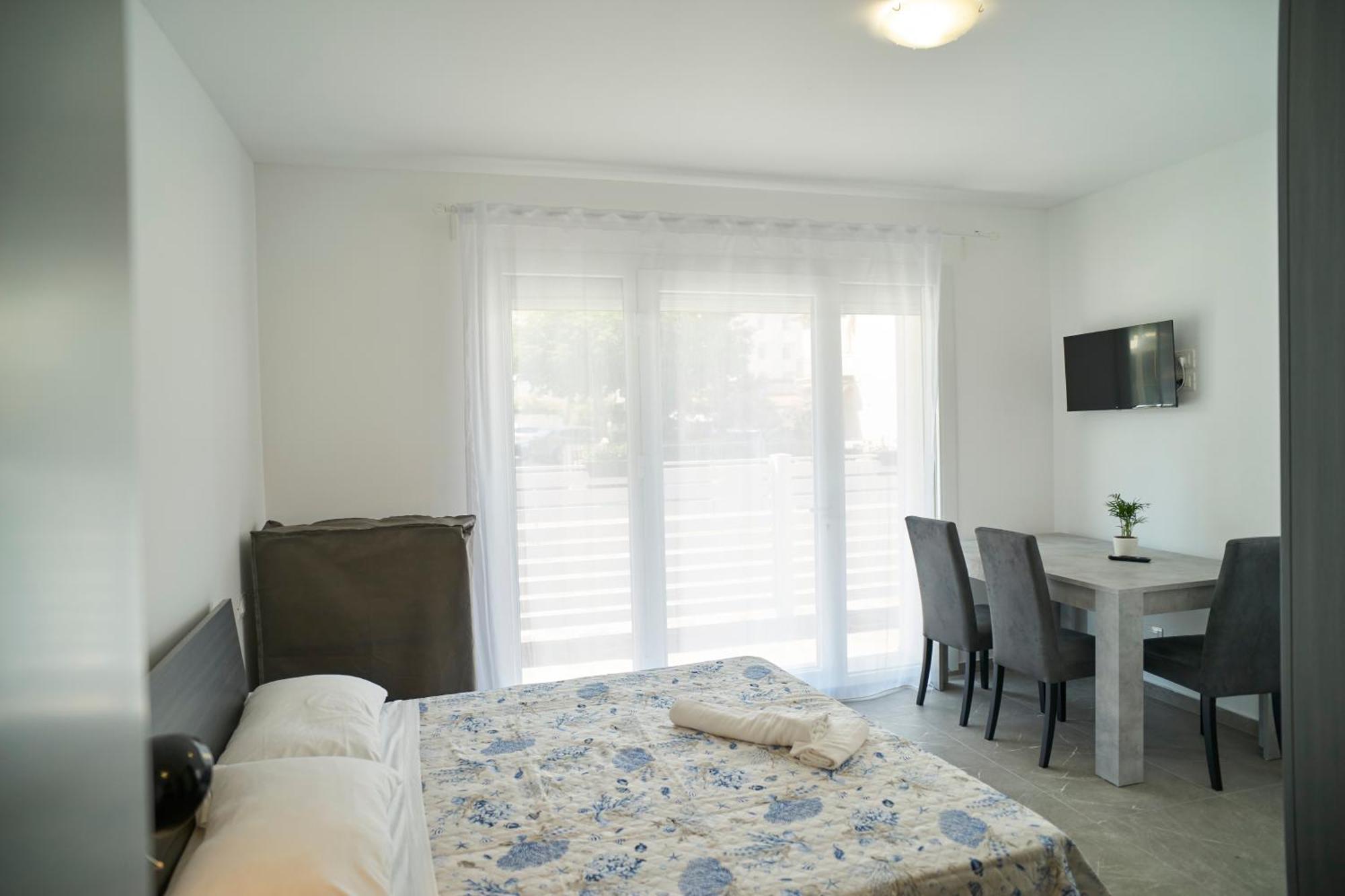 Villa Borghesi Suites Fronte Mare Rimini Exterior photo