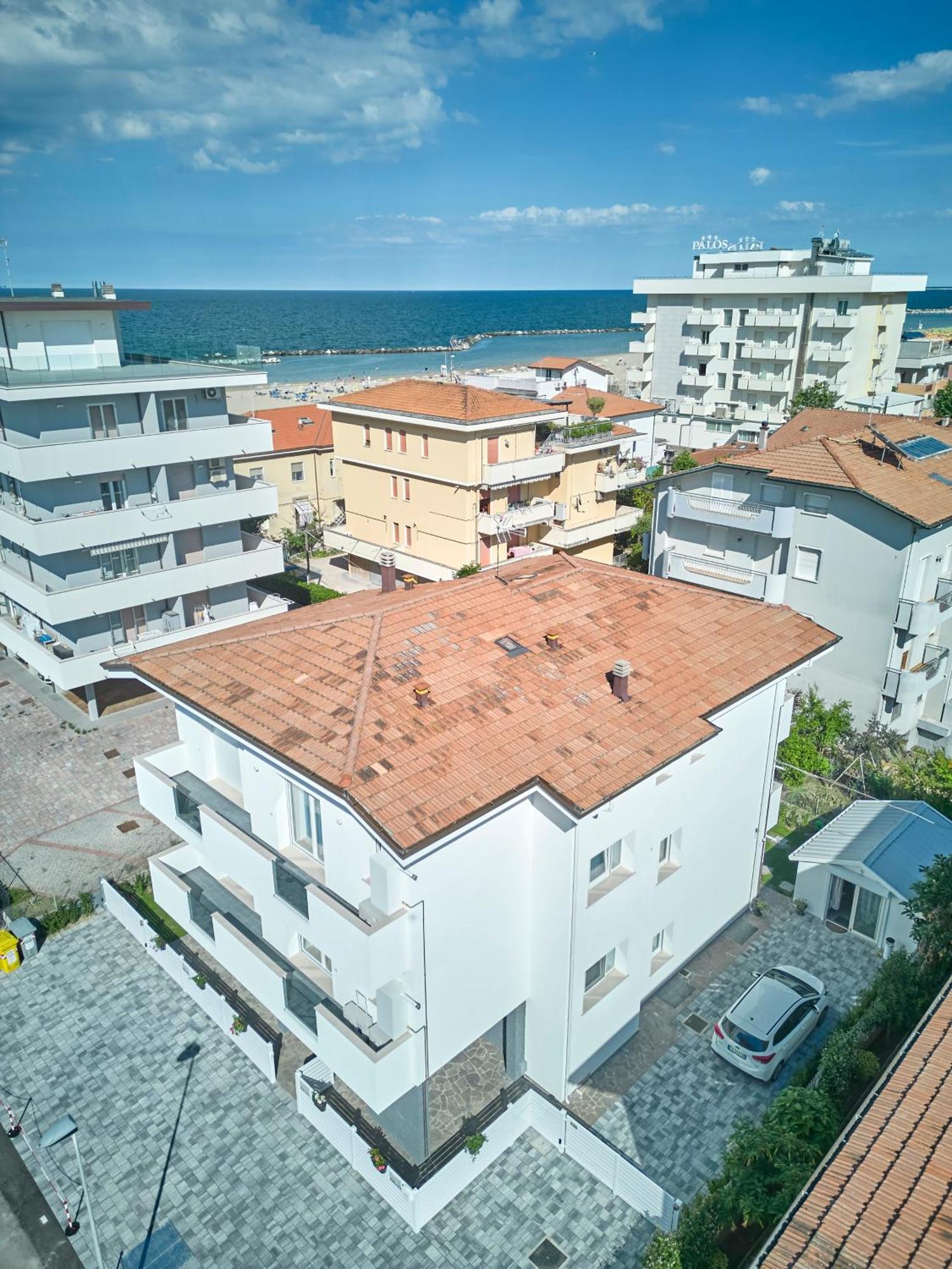 Villa Borghesi Suites Fronte Mare Rimini Exterior photo
