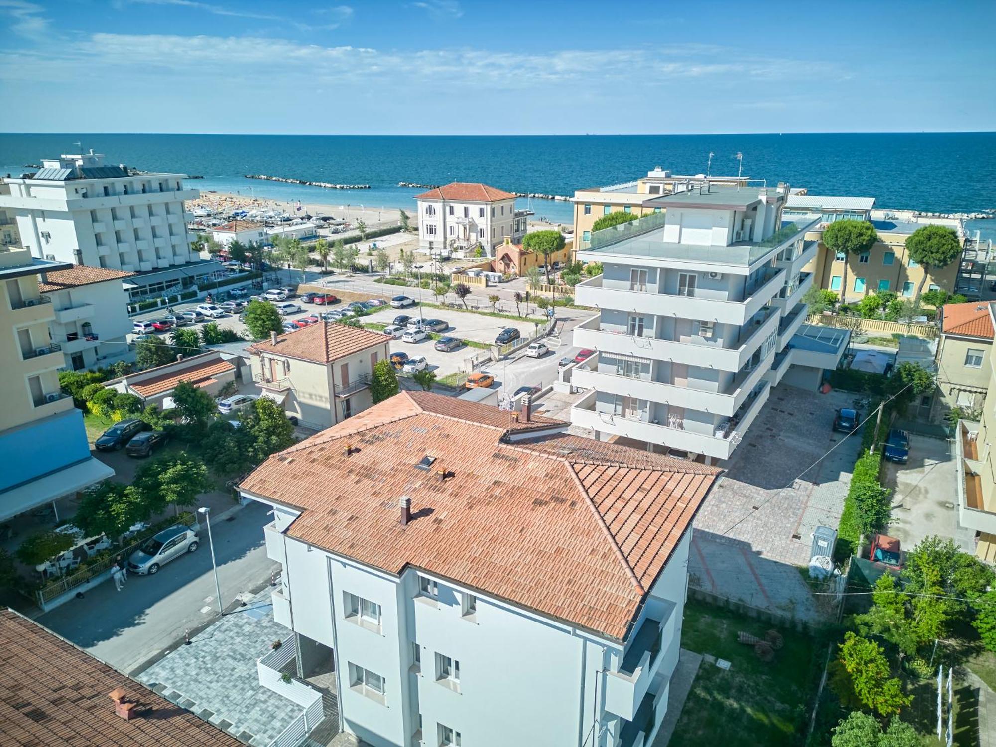 Villa Borghesi Suites Fronte Mare Rimini Exterior photo